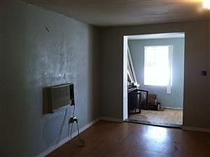 2nd image of 1327 Hackett St
