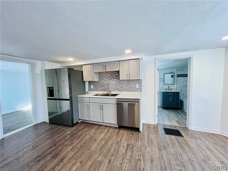 140 E Oneida St — Photo 6