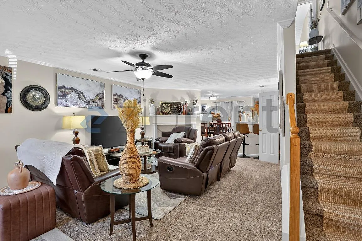 2 bed, 2.5 bath, 1380 sqft, $2,200 — Photo 3