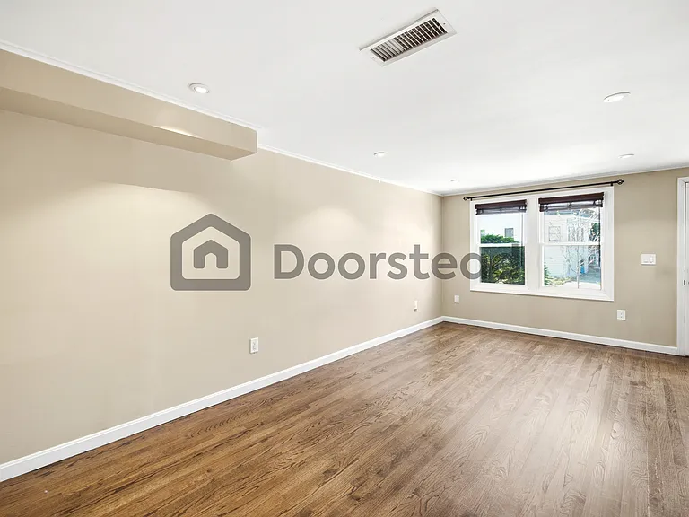 40 Brook St — Photo 8