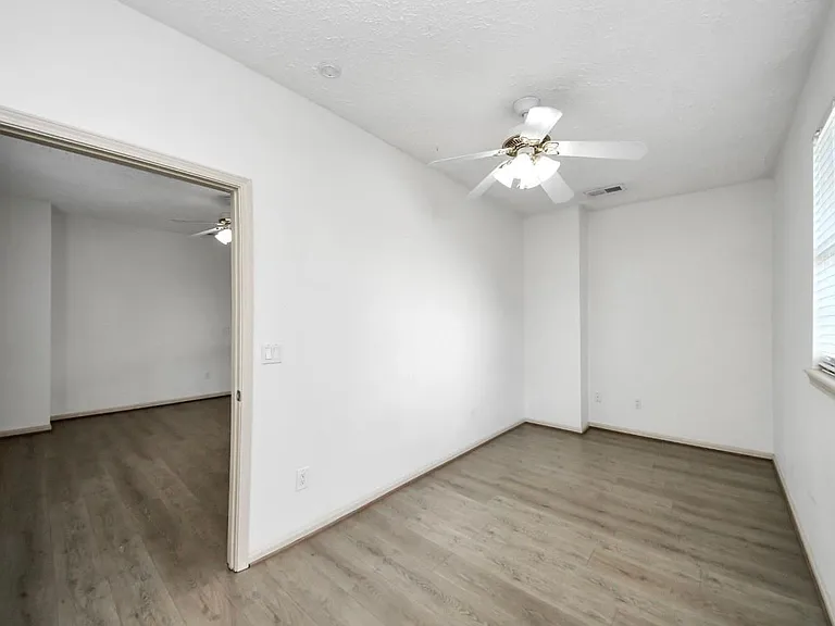 10535 Emnora Ln — Photo 42