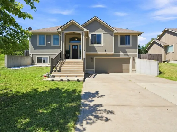 1808 Buckshot Dr, Junction City, KS 66441