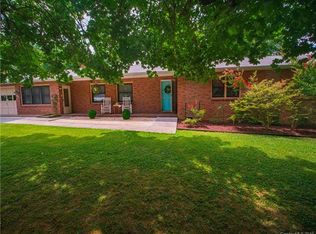 410 Wayside Ln, Hendersonville, NC 28792