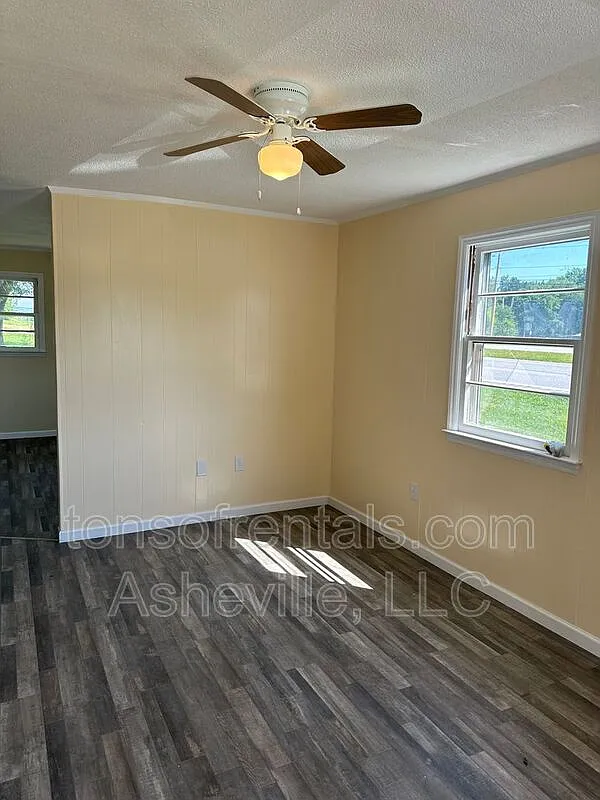 2 bed, 1.0 bath, $825 — Photo 2
