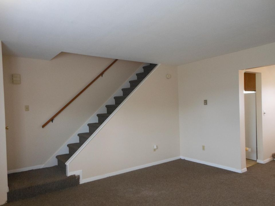 1st image of 82 William St #3