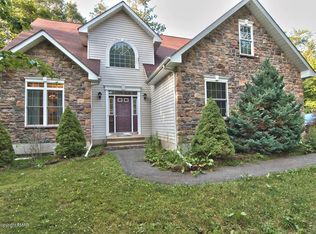 303 Ruger Ln, Tobyhanna, PA 18466