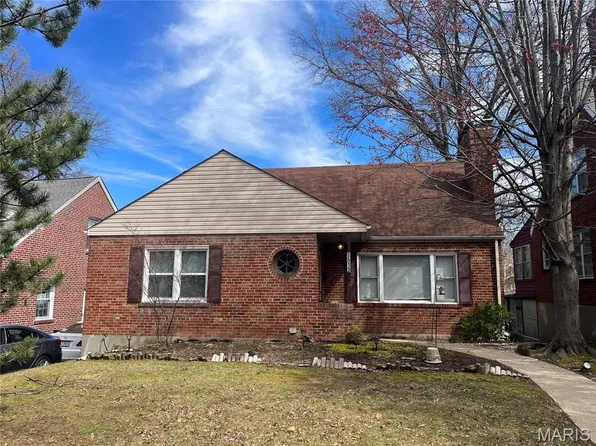 8513 Roanoke Dr, Saint Louis, MO 63121