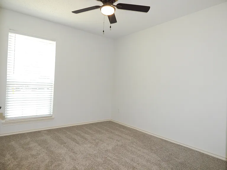 1412 Wesley Dr — Photo 14