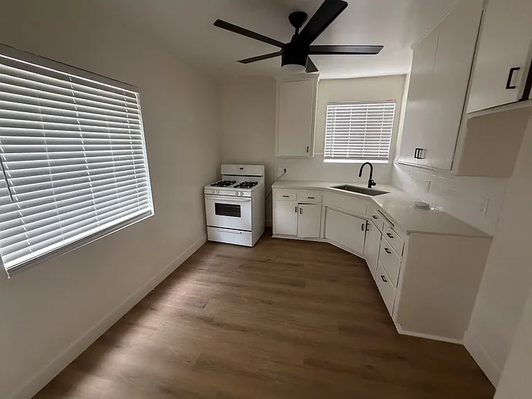 7603 North Hollywood Way — Photo 7
