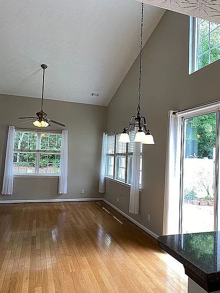 2 bed, 2.5 bath, 1280 sqft, $1,880 — Photo 4