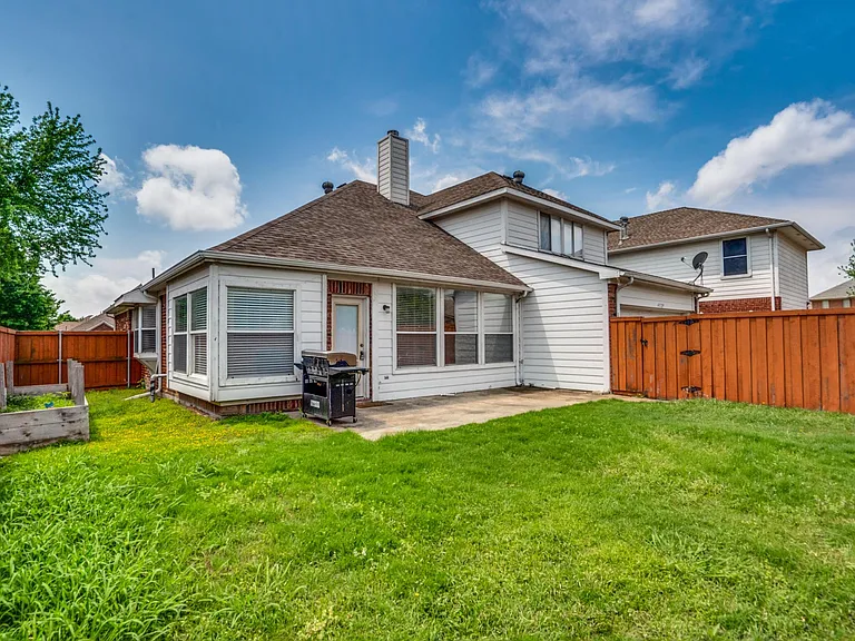 4529 Burnhill Dr — Photo 12