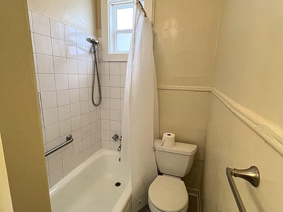 2nd image of 1450 Clay St #202