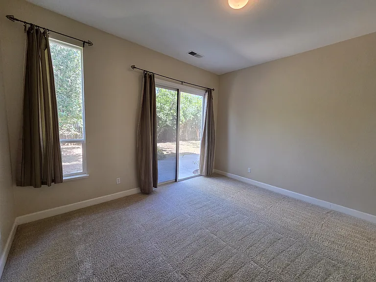 1406 Yukon St — Photo 28