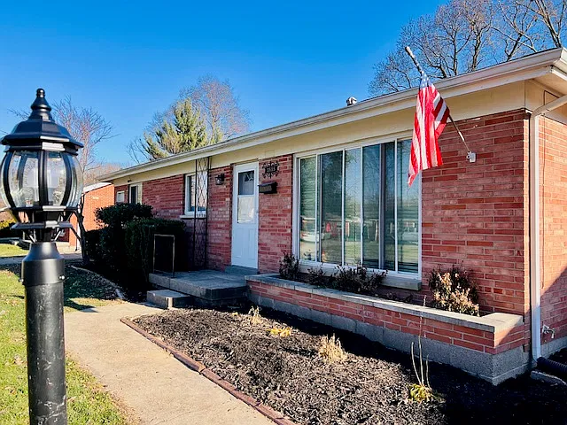 3 bed, 1.5 bath, 1200 sqft, $1,800 — Photo 3