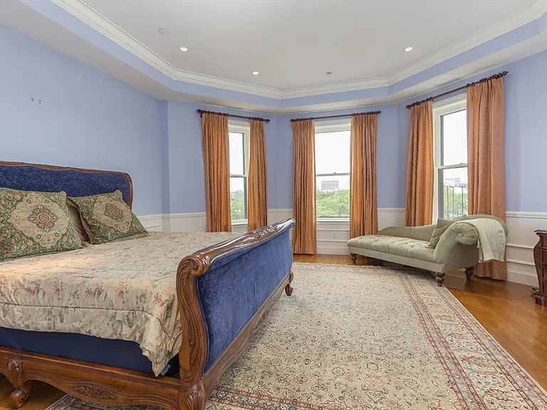 212 Beacon St #2 — Photo 13