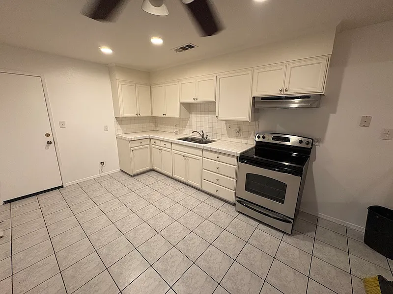 307 E Warner Ave — Photo 2
