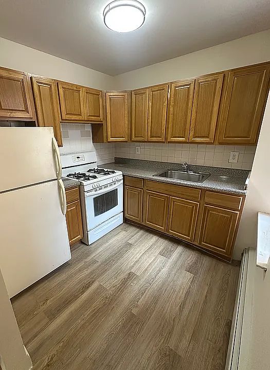 1st image of 915 E 179th St #2