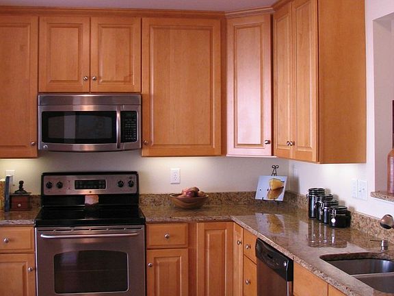 spacious kitchen with granite,stainless appliances, 44 "maple cabinets, pantry