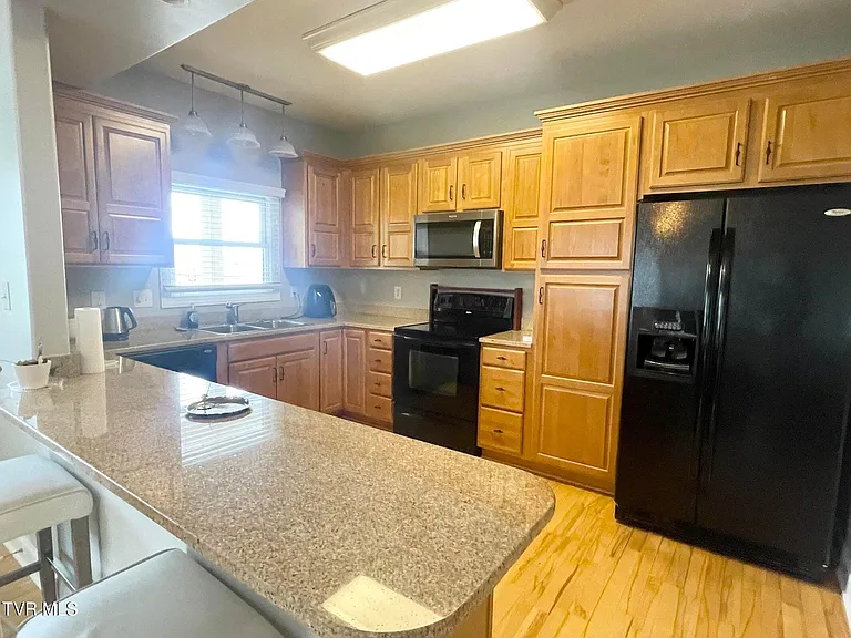 136 Westshore Point — Photo 6