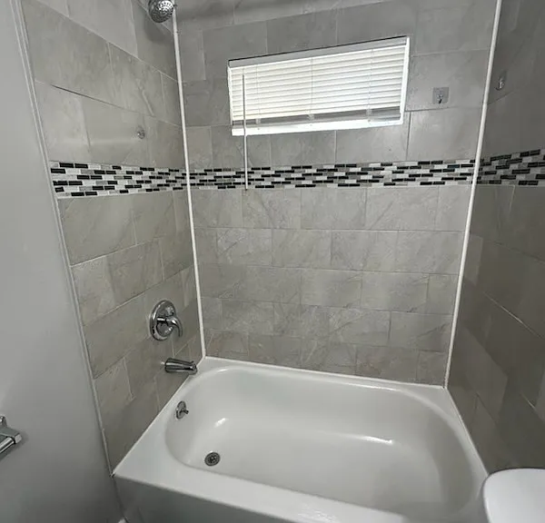 1094 S Common Rd — Photo 2