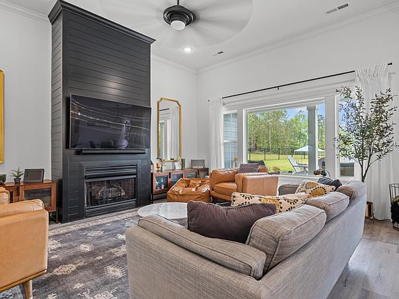 5th image of 619 McCown Dr.