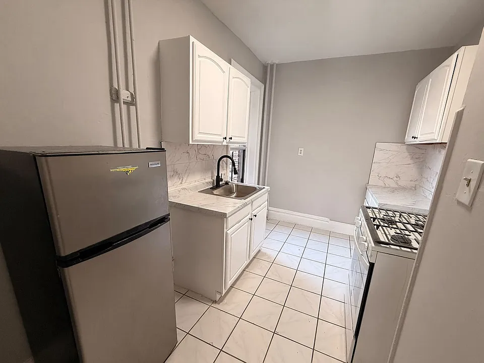 243 Claremont Ave #23