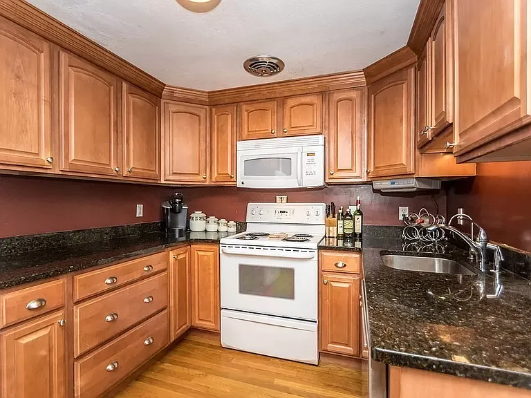 170 Ravenswood Rd — Photo 19