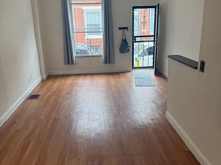 824 Winton St — Photo 9