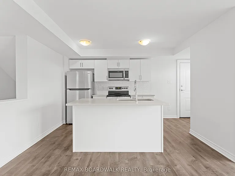 780A March Rd #29 — Photo 9