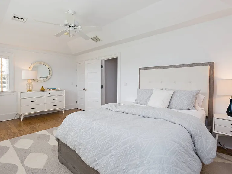 4 Hobart Ln — Photo 18