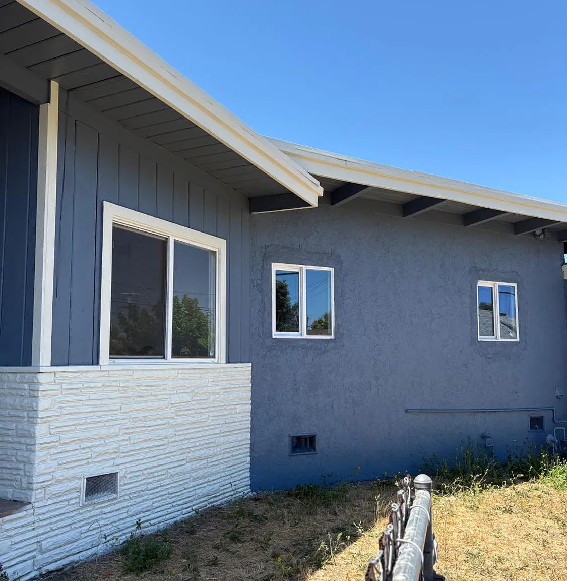 3 bed, 2.0 bath, 1286 sqft, $3,300 — Photo 2