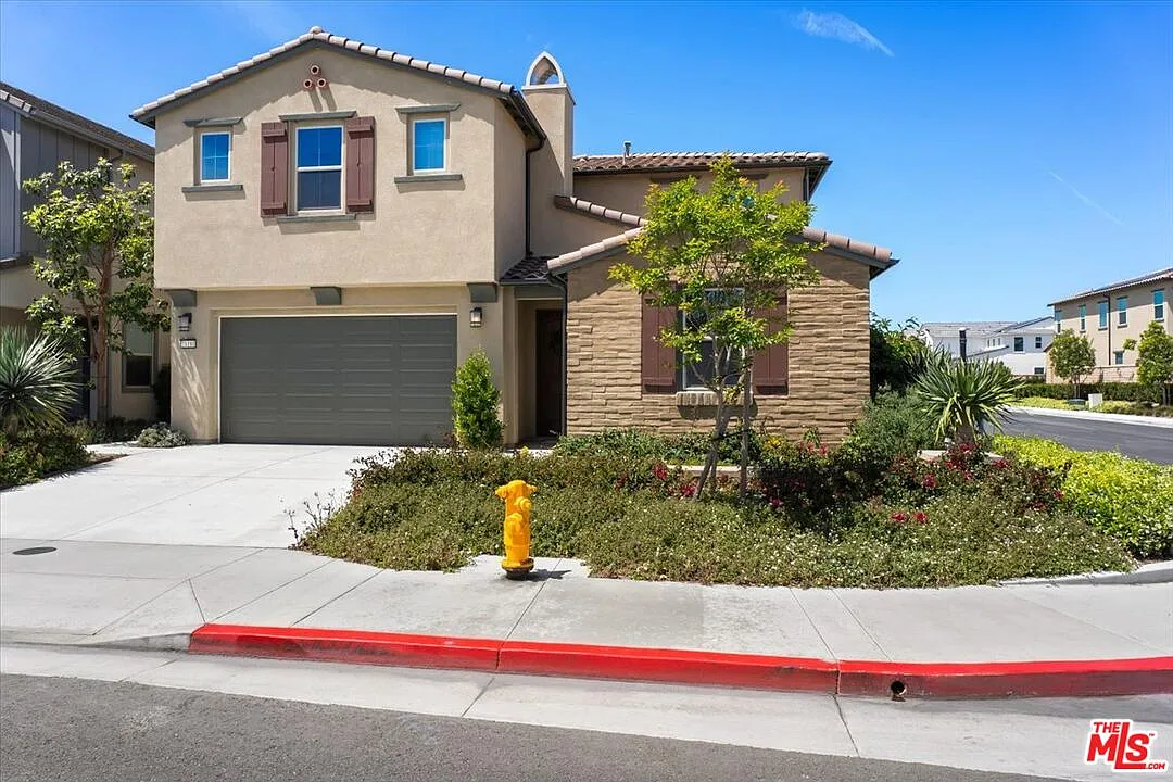 4 bed, 3.5 bath, 3003 sqft, $15,000 — Photo 1