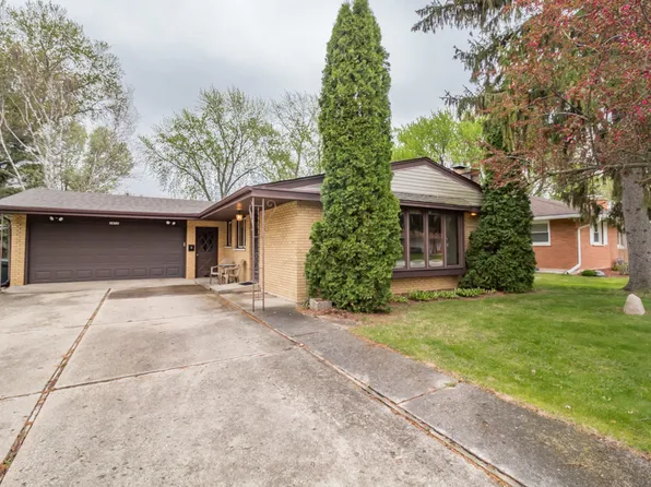 34721 N Iroquois Trl, McHenry, IL 60051