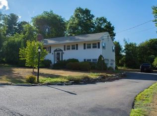 11 Berkshire Ln, Londonderry, NH 03053