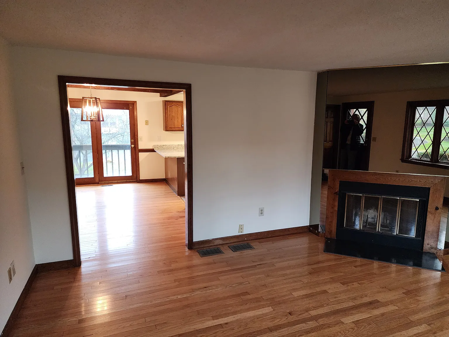 2 bed, 1.5 bath, 1392 sqft, $2,900 — Photo 3