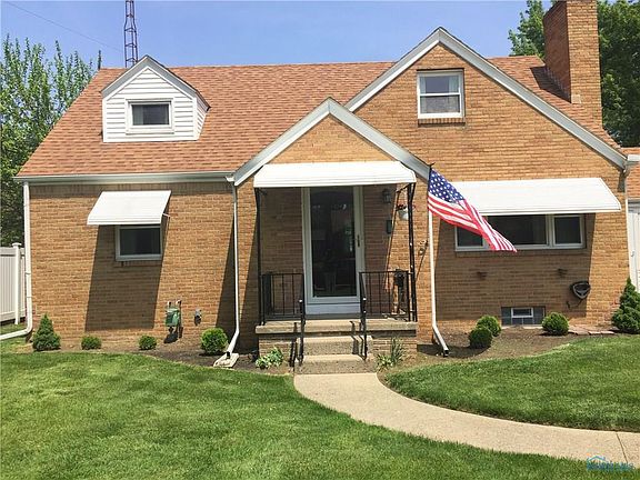 2nd image of 328 Lorraine Pl