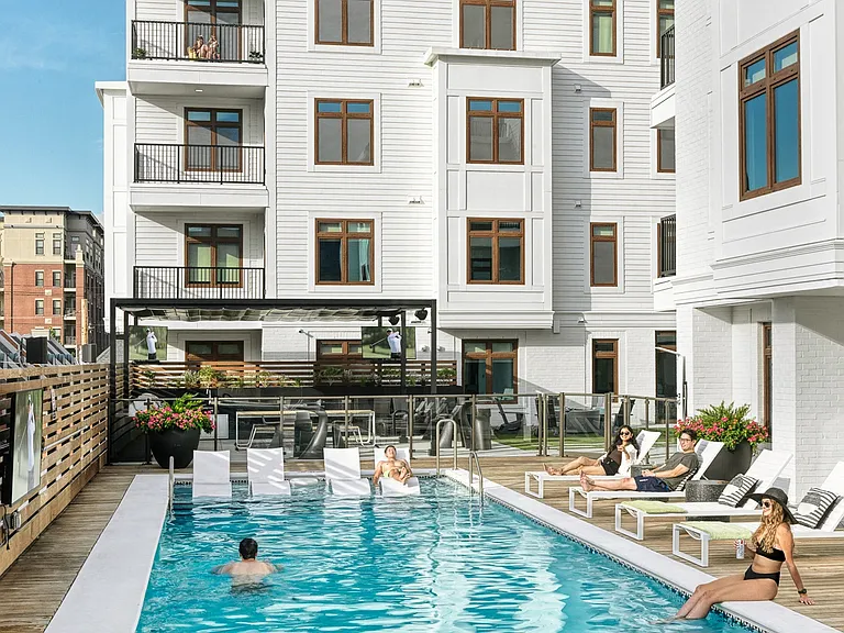 Pool & Sun Deck