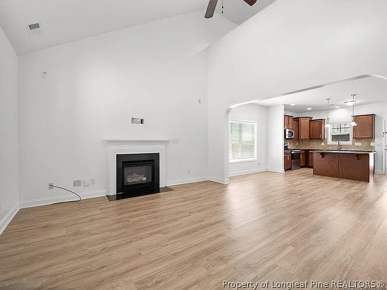 343 Fountain Grove Dr — Photo 3