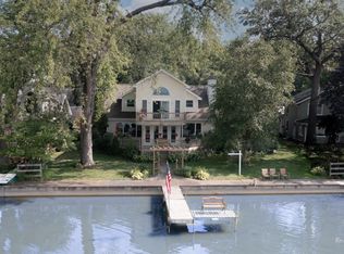 4406 Lakewood Rd, McHenry, IL 60050