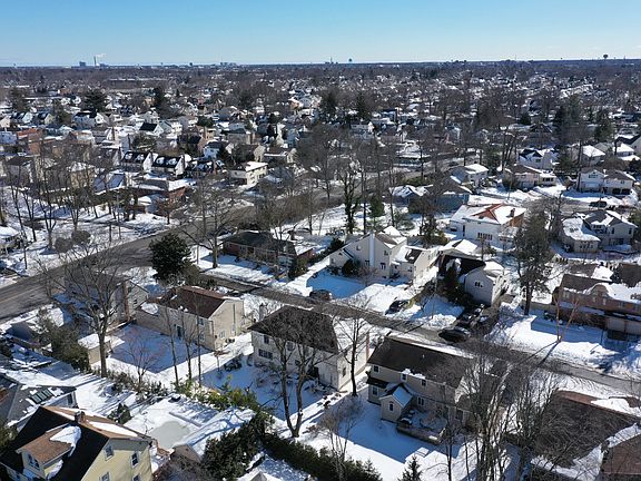 3rd image of 8 Wheatley Ave