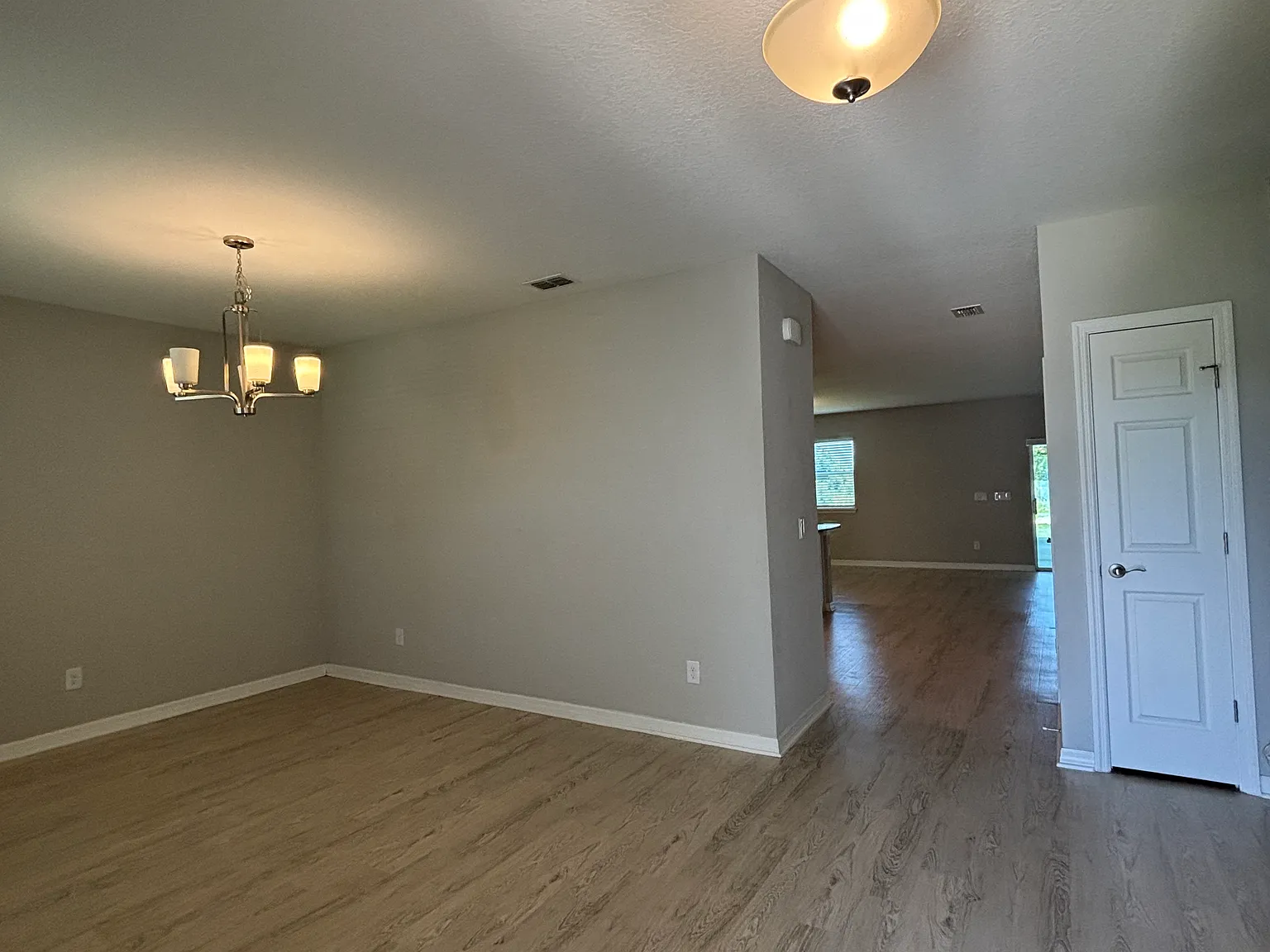 5 bed, 3141 sqft, $2,900 — Photo 4