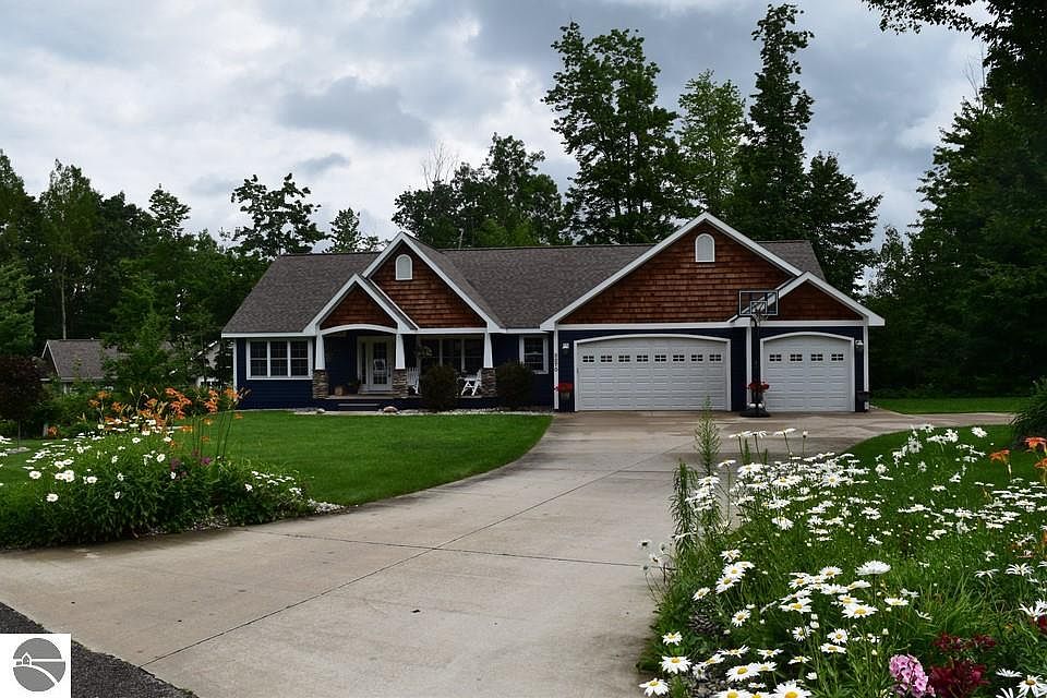 1st image of 3270 Autumn Leaf Dr