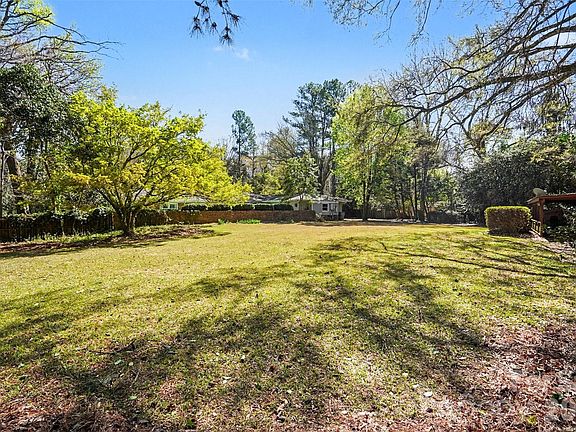 3rd image of 7600 Park Rd