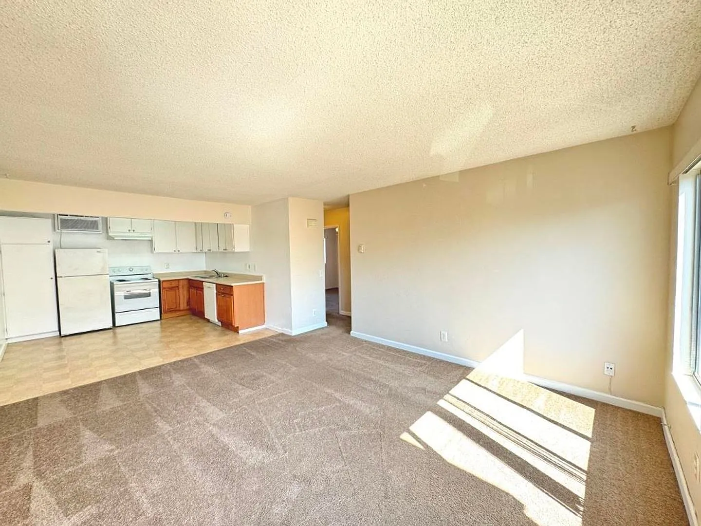 Spacious 2BD/1BA Apartment in Azalea Park neighborhood in City Heights — Photo 3
