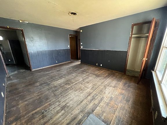 2nd image of 2214 E Ash Ave