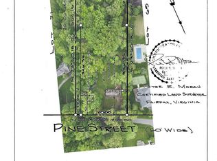 11708 Pine Tree Dr, Fairfax, VA 22033