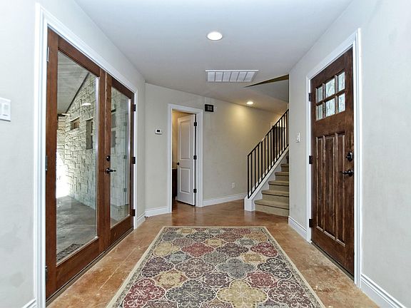 5th image of 109 Crest View Dr