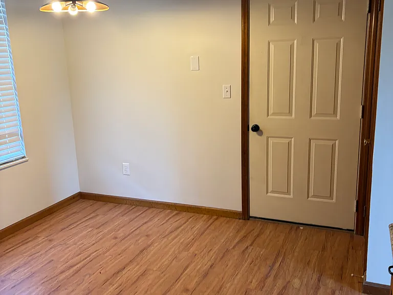 801 Valerie Ln — Photo 5
