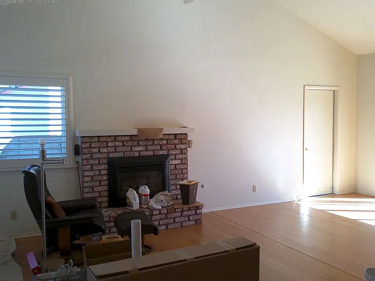 2148 Glenn St — Photo 3