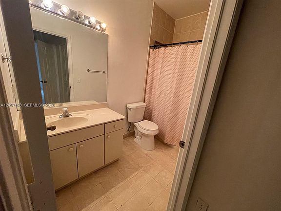 5th image of 2540 NE 41st Ter